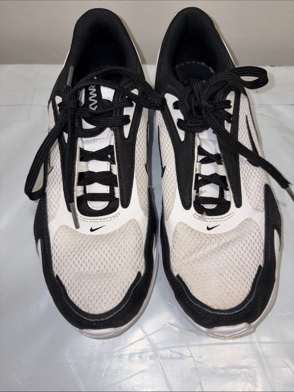 Women’s Nike Air Max Bolt size 8